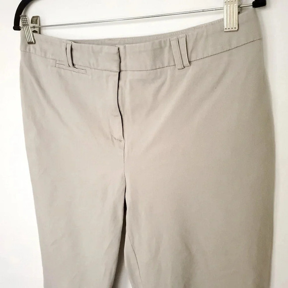 Chicos Womens Pants Size 1 (Medium) Beige Tan Straight Leg Capri Solid Cropped - Picture 7 of 10